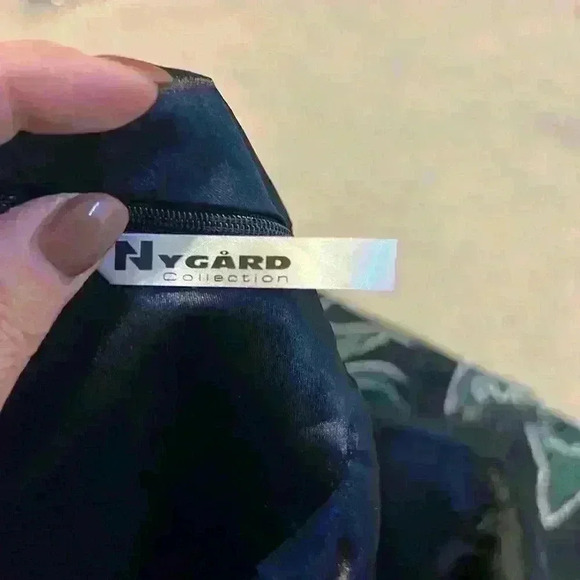 Embroidered boho peasant A-Line green and black gathered waistline size 8 skirt. - Picture 10 of 13